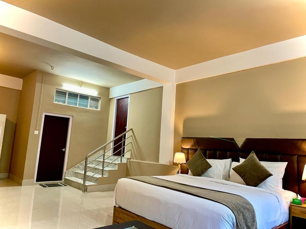 La Colline Resort Kohima Dış mekan fotoğraf